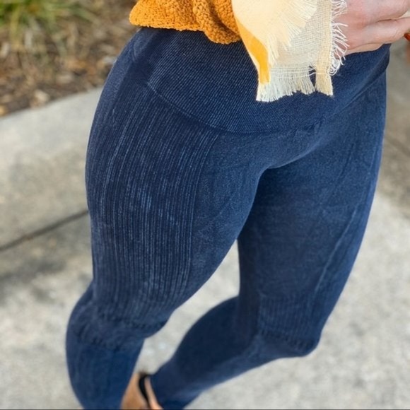 LAST PAIR! PREPARED FOR FUN JACQUARD LEGGINGS - Picture 3 of 4